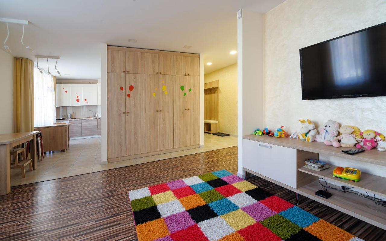 Colored Balloons - 3 Bedrooms, 3 Bathrooms, Equipped Large Apartments Лвив Екстериор снимка