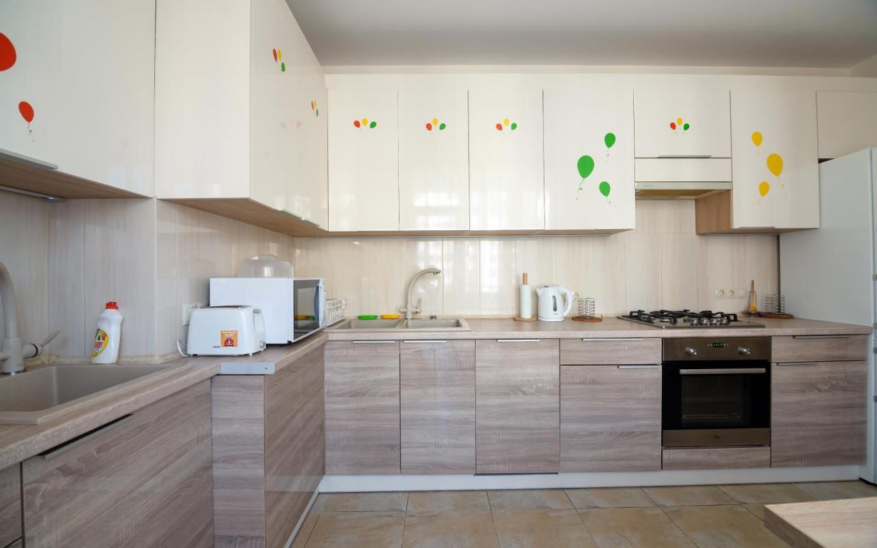 Colored Balloons - 3 Bedrooms, 3 Bathrooms, Equipped Large Apartments Лвив Екстериор снимка